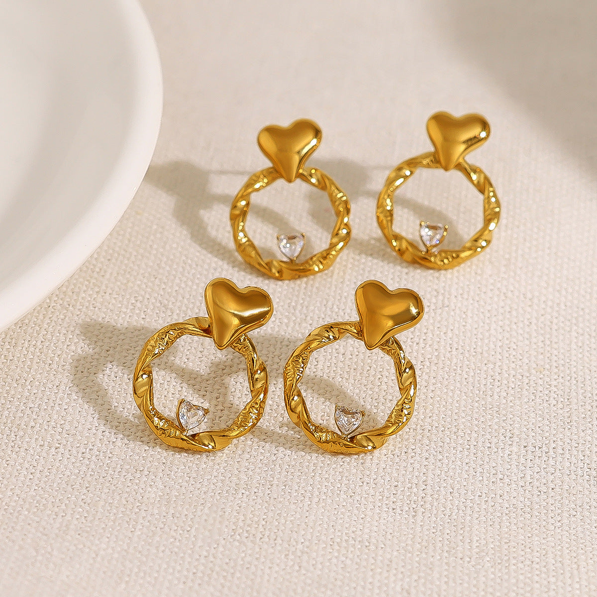 Heart-shaped design of high-end titanium steel ear studs