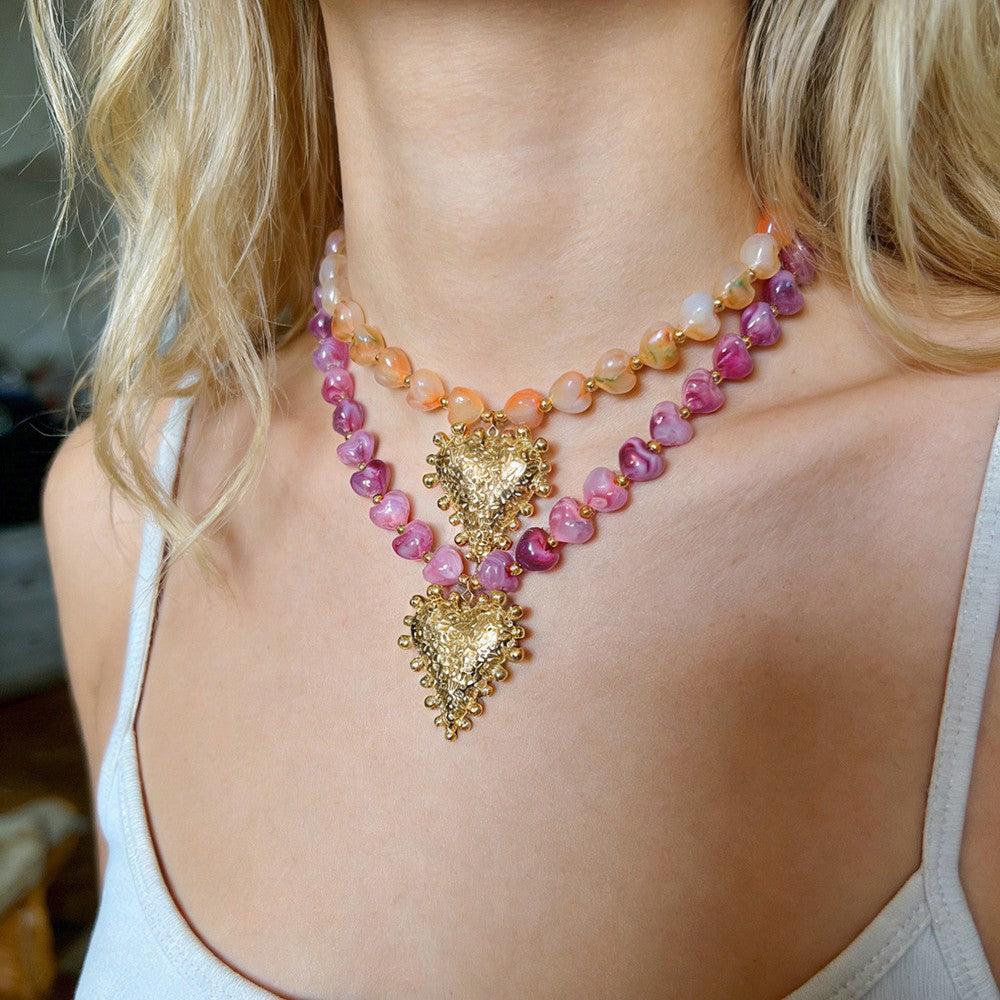 Fashionable and light luxury heart-shaped colored beaded resin necklace
