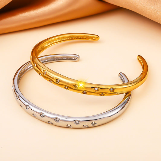 Pulsera versátil de estrella de cinco puntas con incrustaciones de diamantes