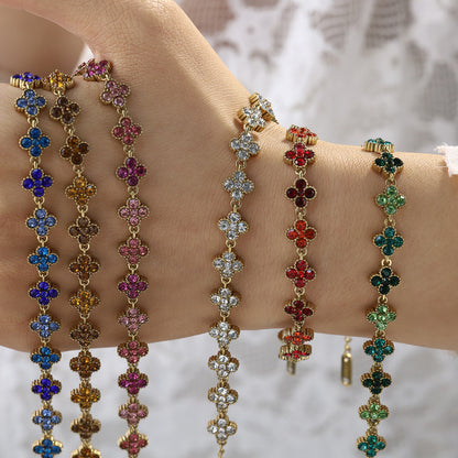 Luxurious and exquisite four-leaf clover bracelet with full diamonds