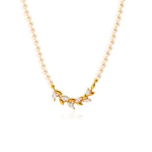 Collar de perlas y circonitas