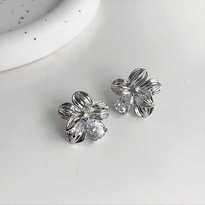 Flower zircon earrings