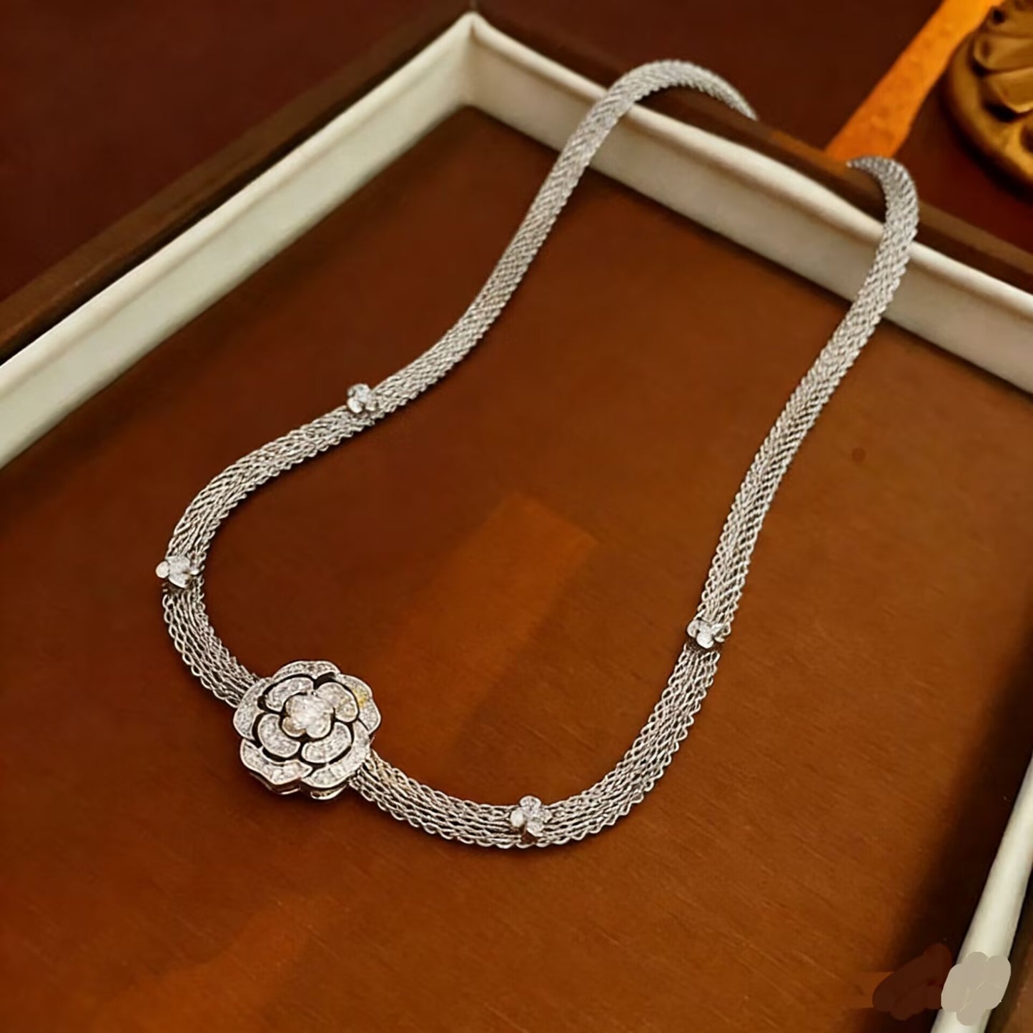 Elegante collar de clavícula