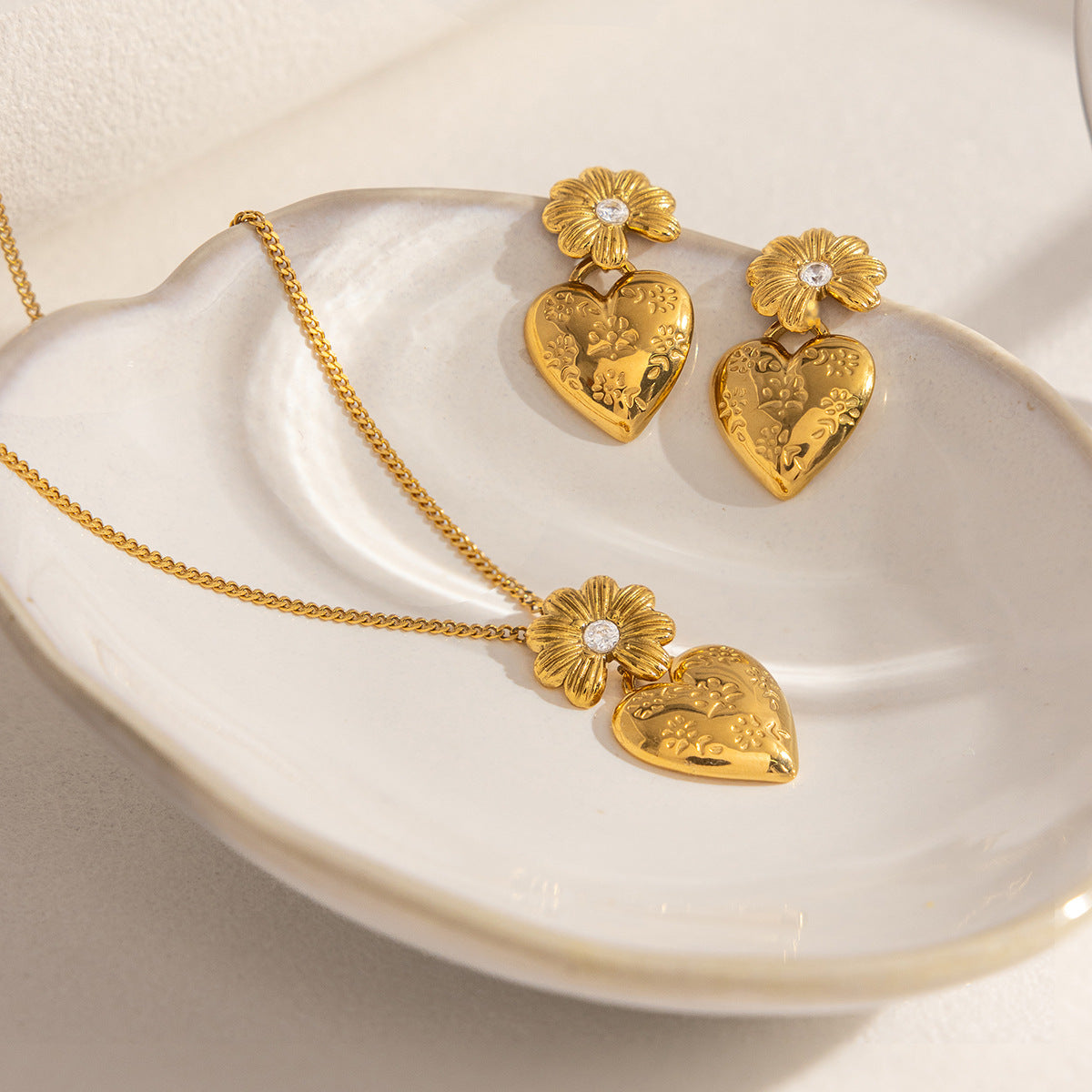 Original design stainless steel 18K heart-shaped earrings and necklace set