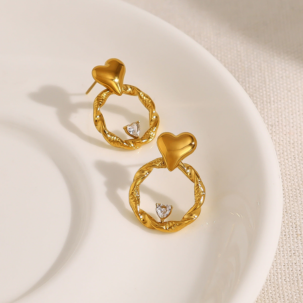 Heart-shaped design of high-end titanium steel ear studs